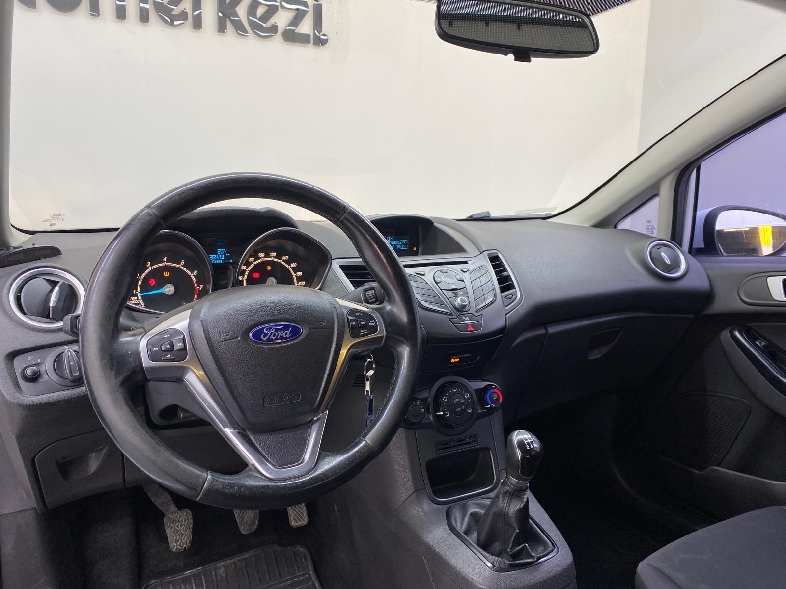 FORD FIESTA 14